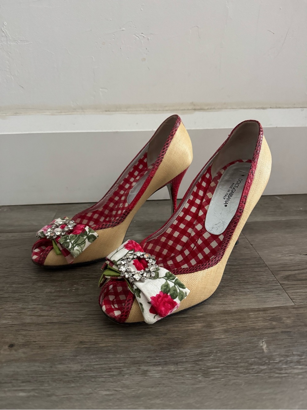 Dolce & Gabbana Straw Red Floral Jewel Bow Peep Toe Heels 40.5